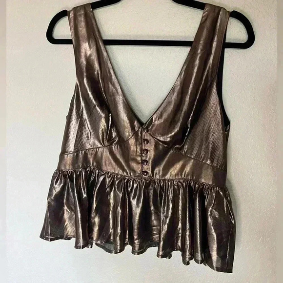 GUESS Los Angeles  Metallic Sleeveless blouse  SIZE LARGE- FITS LIKE MEDIUM - Picture 5 of 9